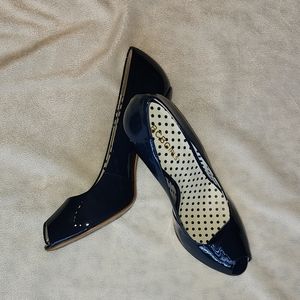 Women high heel shoes. Size 6.5 - Color navy blue